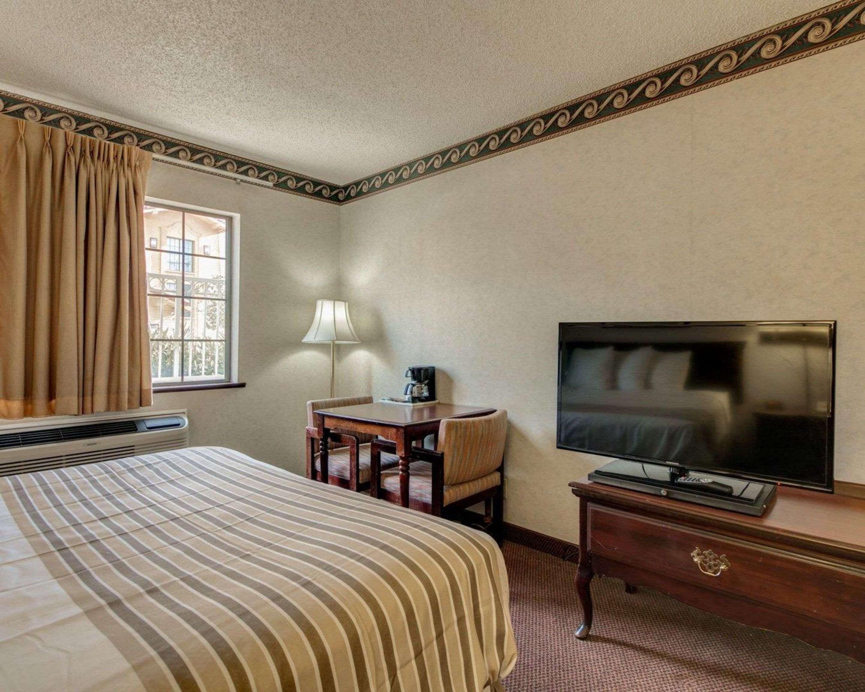 Econo Lodge Inn & Suites เอลปาโซ ภายนอก รูปภาพ